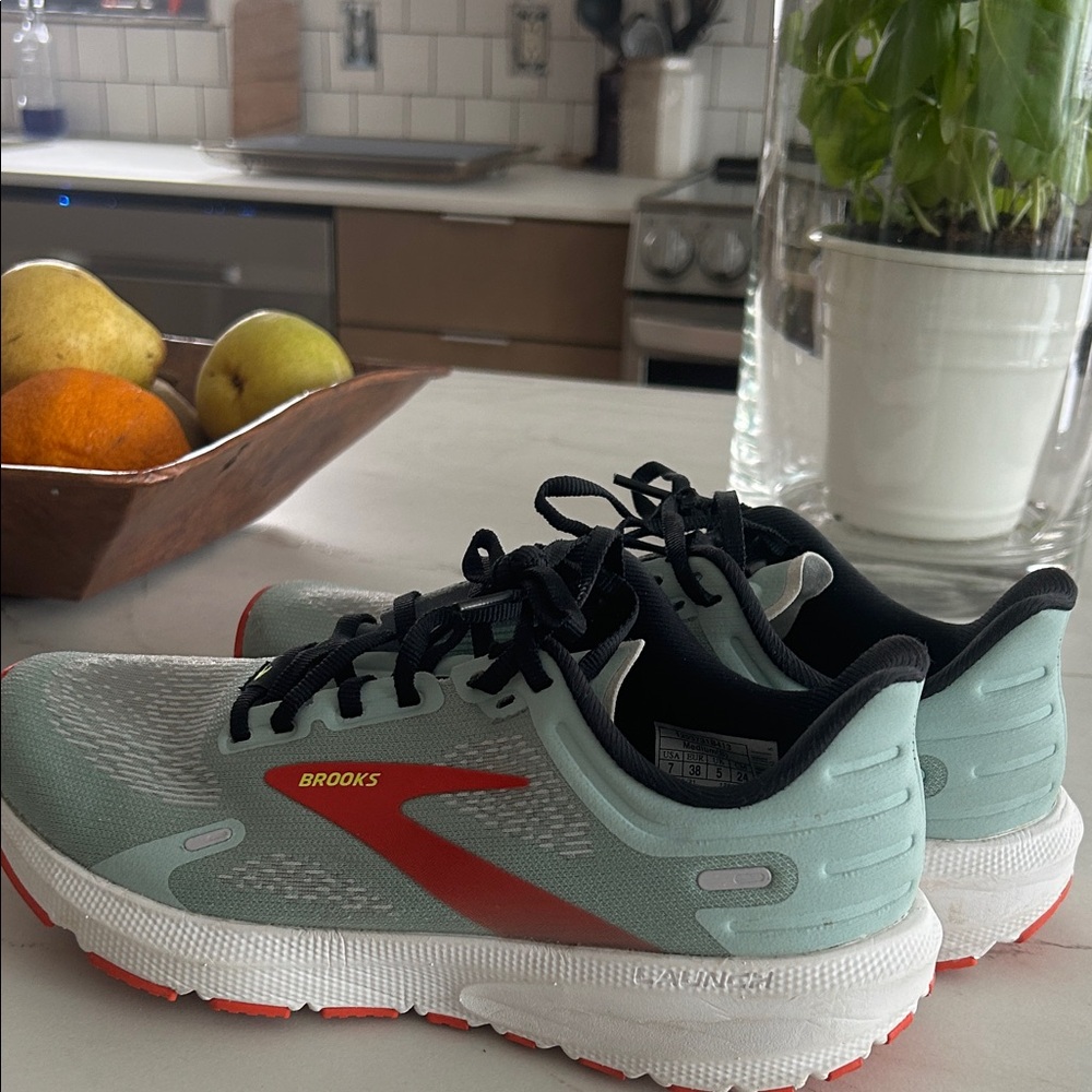 Womens Brooks launch 9 sneakers
